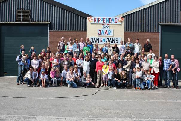 Afbeelding met kleding, buitenshuis, schoeisel, gebouw

Door AI gegenereerde inhoud is mogelijk onjuist.